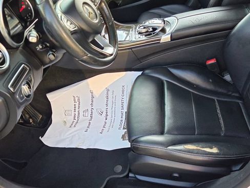 Used 2016 Mercedes-Benz C 300 4MATIC Sedan image 4