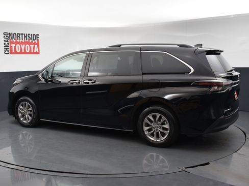 Used 2025 Toyota Sienna XLE w/ XLE Plus Package AWD/4WD image 2