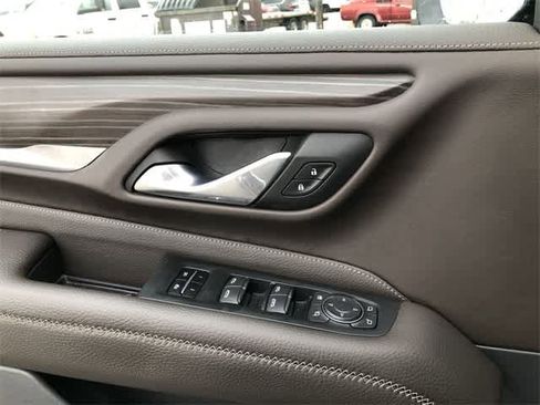 Used 2021 GMC Yukon XL Denali w/ Denali Premium Package image 27