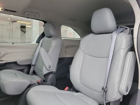Used 2023 Toyota Sienna XLE image 12