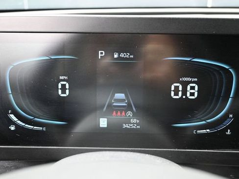 Used 2025 Kia Sportage LX FWD image 29