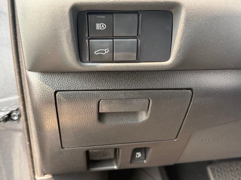 Used 2020 Toyota Highlander XLE AWD/4WD image 14