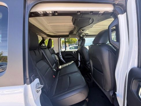 Used 2023 Jeep Wrangler Unlimited Sahara w/ Cold Weather Group AWD/4WD image 12