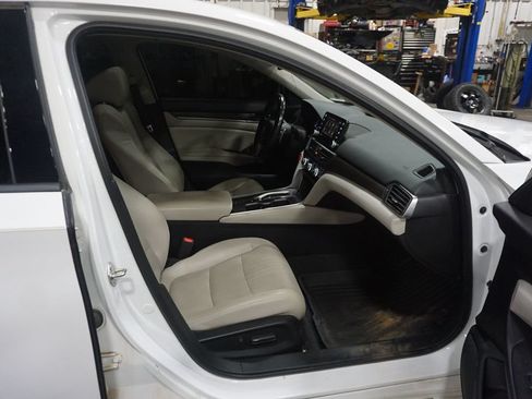Used 2018 Honda Accord EX-L image 17