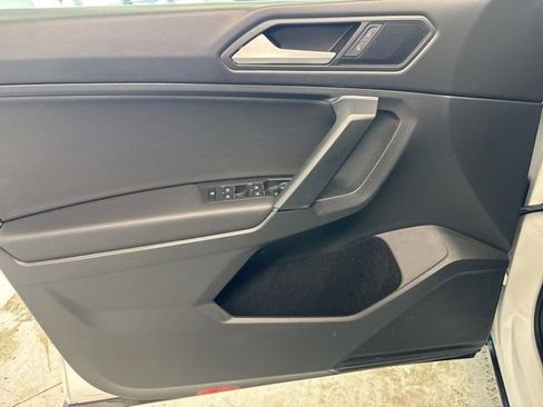 Used 2019 Volkswagen Tiguan SE w/ Panoramic Sunroof Package image 19