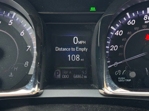 Used 2014 Toyota Avalon Limited image 38