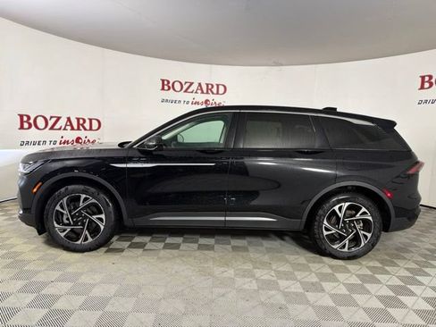 Used 2025 Lincoln Nautilus Premier AWD/4WD image 5