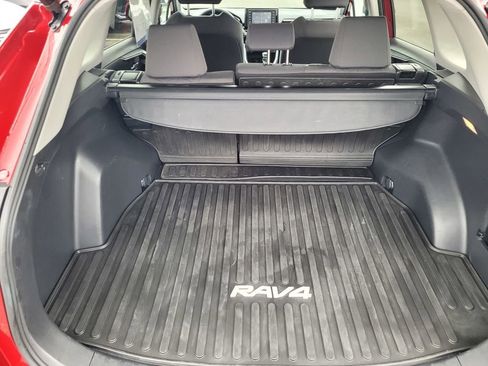 Used 2020 Toyota RAV4 XLE w/ Convenience Package image 8