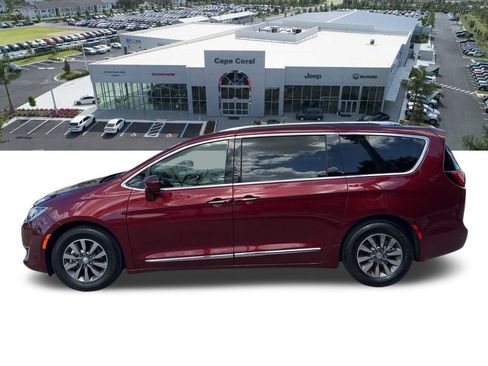 Certified 2019 Chrysler Pacifica Touring-L Plus image 23