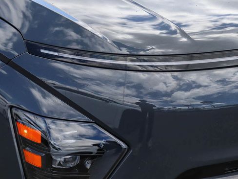 Used 2024 Hyundai Kona SEL FWD image 4