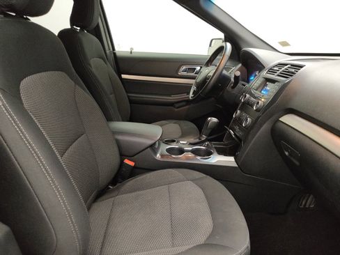 Used 2018 Ford Explorer XLT FWD image 21