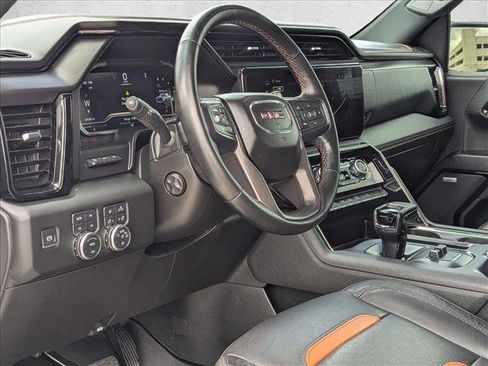 Used 2024 GMC Sierra 1500 AT4 w/ Technology Package AWD/4WD image 9