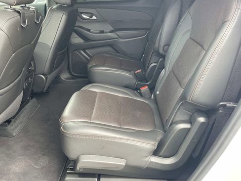 Used 2023 Chevrolet Traverse High Country image 16