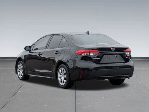 Used 2022 Toyota Corolla LE image 4