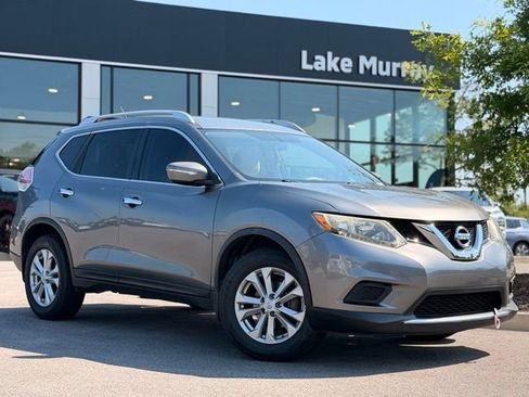 Used 2015 Nissan Rogue SV FWD image 1