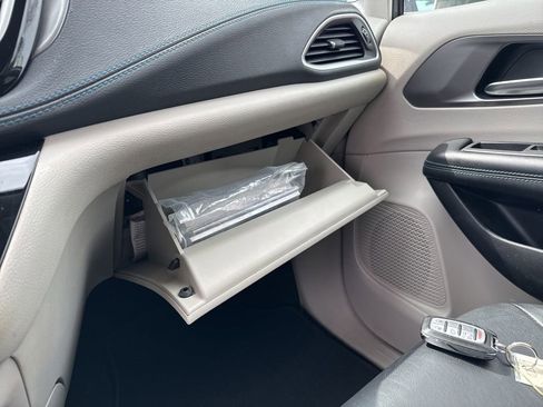 Used 2021 Chrysler Pacifica Touring-L image 26