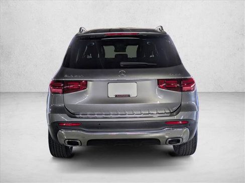 Used 2025 Mercedes-Benz GLB 250 4MATIC image 7