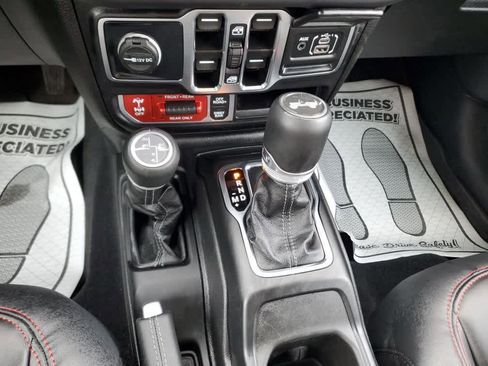 Used 2025 Jeep Wrangler Unlimited Rubicon image 20