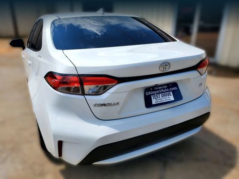 Used 2021 Toyota Corolla LE FWD image 11