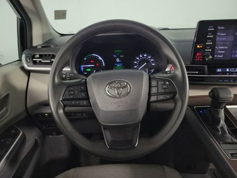 Used 2024 Toyota Sienna LE image 22