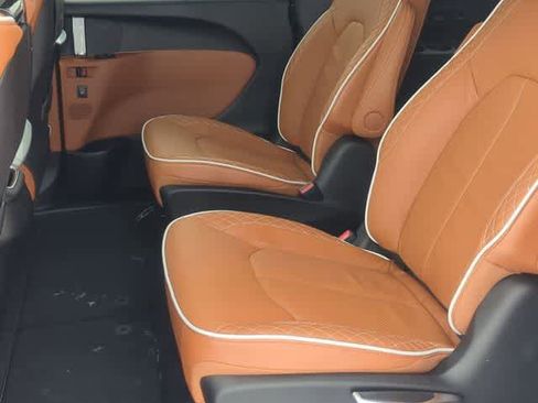 New 2026 Chrysler Pacifica Pinnacle image 20