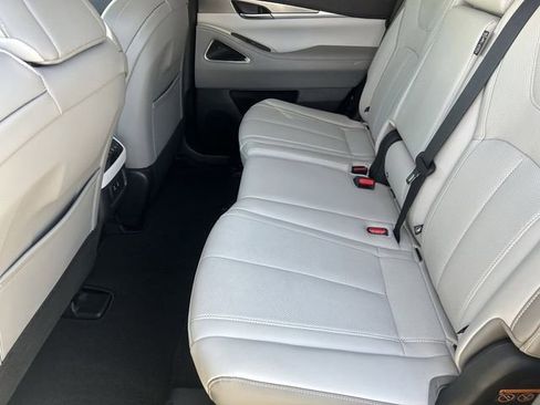 Certified 2026 INFINITI QX60 Luxe w/ Family Package AWD/4WD image 18