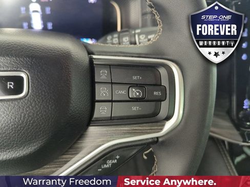 Used 2024 Jeep Wagoneer Series II w/ Flexible Seating Group RWD image 23