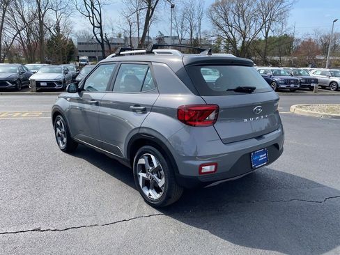 Certified 2022 Hyundai Venue SEL FWD image 8