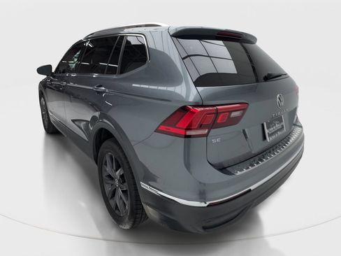 Used 2022 Volkswagen Tiguan SE w/ Panoramic Sunroof Package AWD/4WD image 10