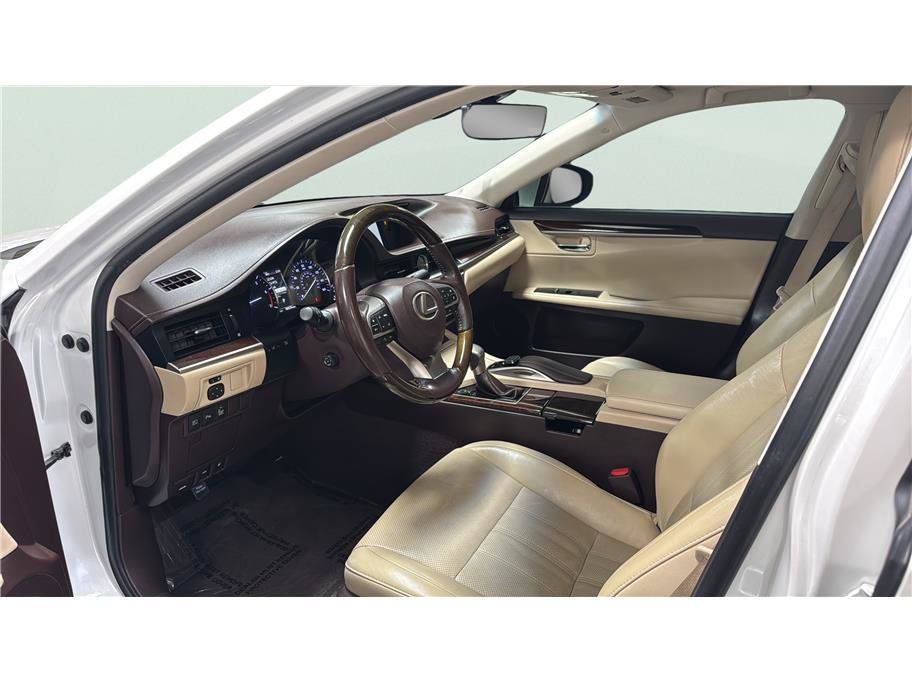 Used 2016 Lexus ES 350 w/ Luxury Package w/Wood Trim FWD image 15