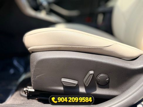 Used 2017 Ford Focus Titanium FWD image 13