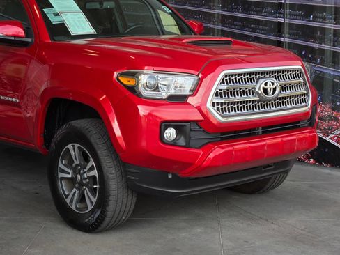 Certified 2016 Toyota Tacoma TRD Sport RWD image 2