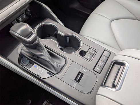 Used 2021 Toyota Highlander XLE image 24