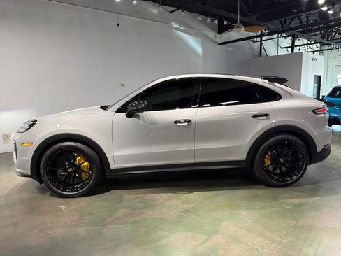 Used 2024 Porsche Cayenne Turbo GT AWD/4WD image 4