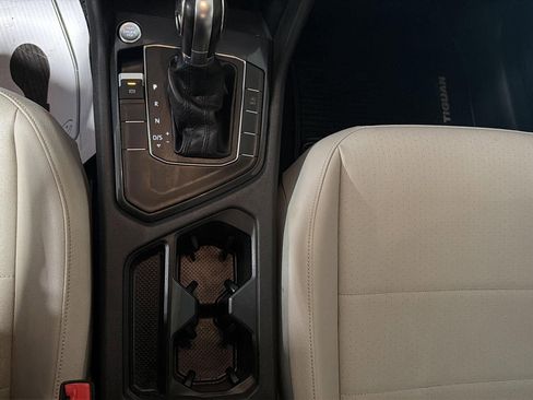 Used 2018 Volkswagen Tiguan SE image 23