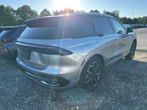 Used 2024 Lincoln Nautilus Reserve AWD/4WD image 5
