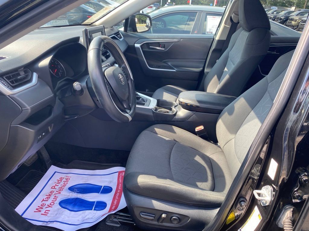 Used 2021 Toyota RAV4 XLE FWD image 6
