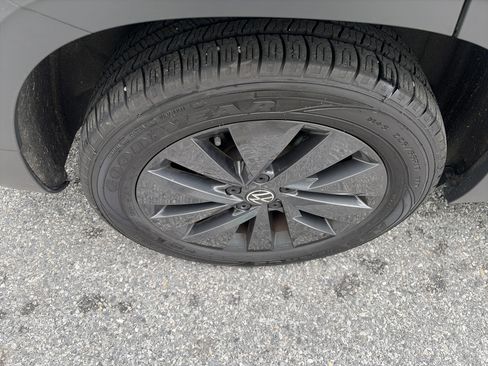 Used 2022 Volkswagen Taos S image 13