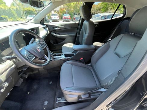 Used 2025 Buick Encore GX Preferred FWD image 25