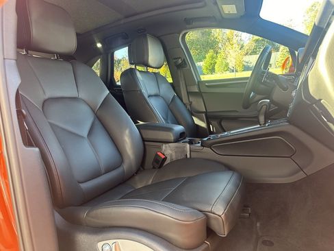 Certified 2025 Porsche Macan image 21