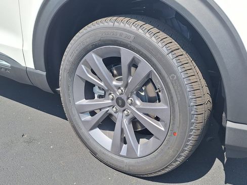 New 2025 Ford Explorer Active w/ Active Comfort Package image 24