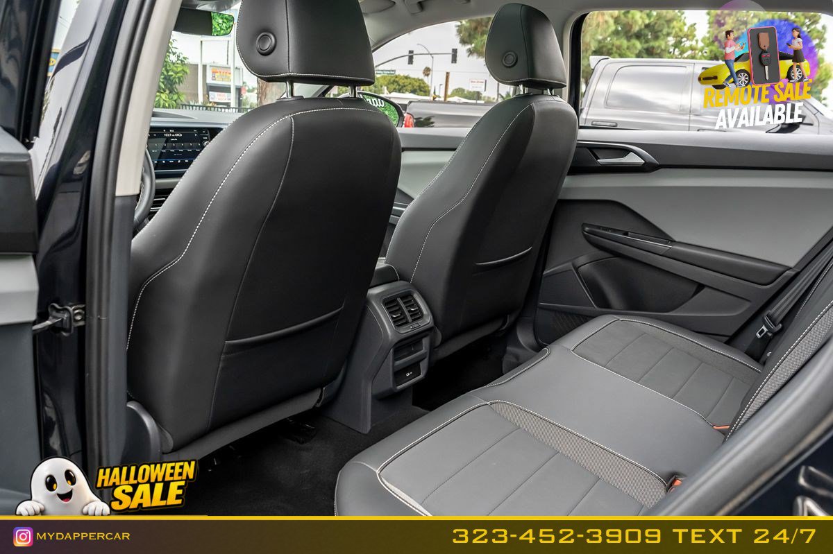 Used 2023 Volkswagen Taos SE w/ Panoramic Sunroof Package FWD image 14