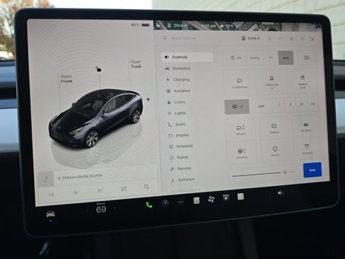 Used 2023 Tesla Model Y 2WD image 45