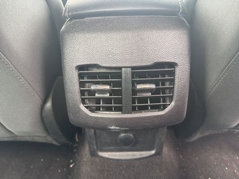 Used 2019 Ford Fusion SE image 24