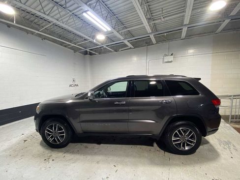 Used 2019 Jeep Grand Cherokee Limited AWD/4WD image 3