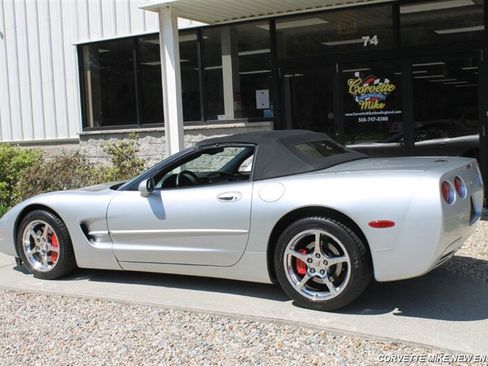 Used 2002 Chevrolet Corvette Coupe w/ Preferred Equipment Group2 RWD image 6
