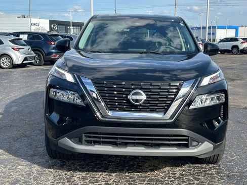 Used 2023 Nissan Rogue SV image 2