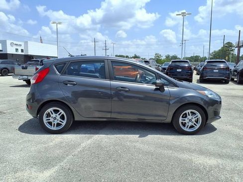 Used 2018 Ford Fiesta SE FWD image 5