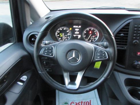 Used 2018 Mercedes-Benz Metris Passenger image 4