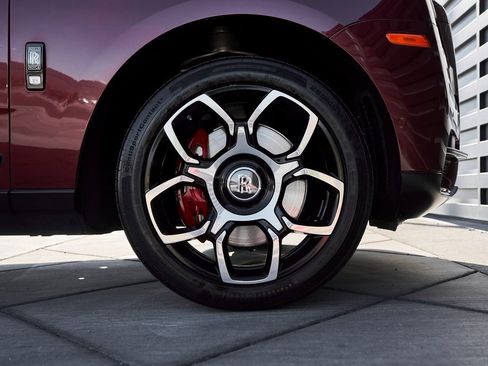 Used 2022 Rolls-Royce Cullinan Black Badge image 19